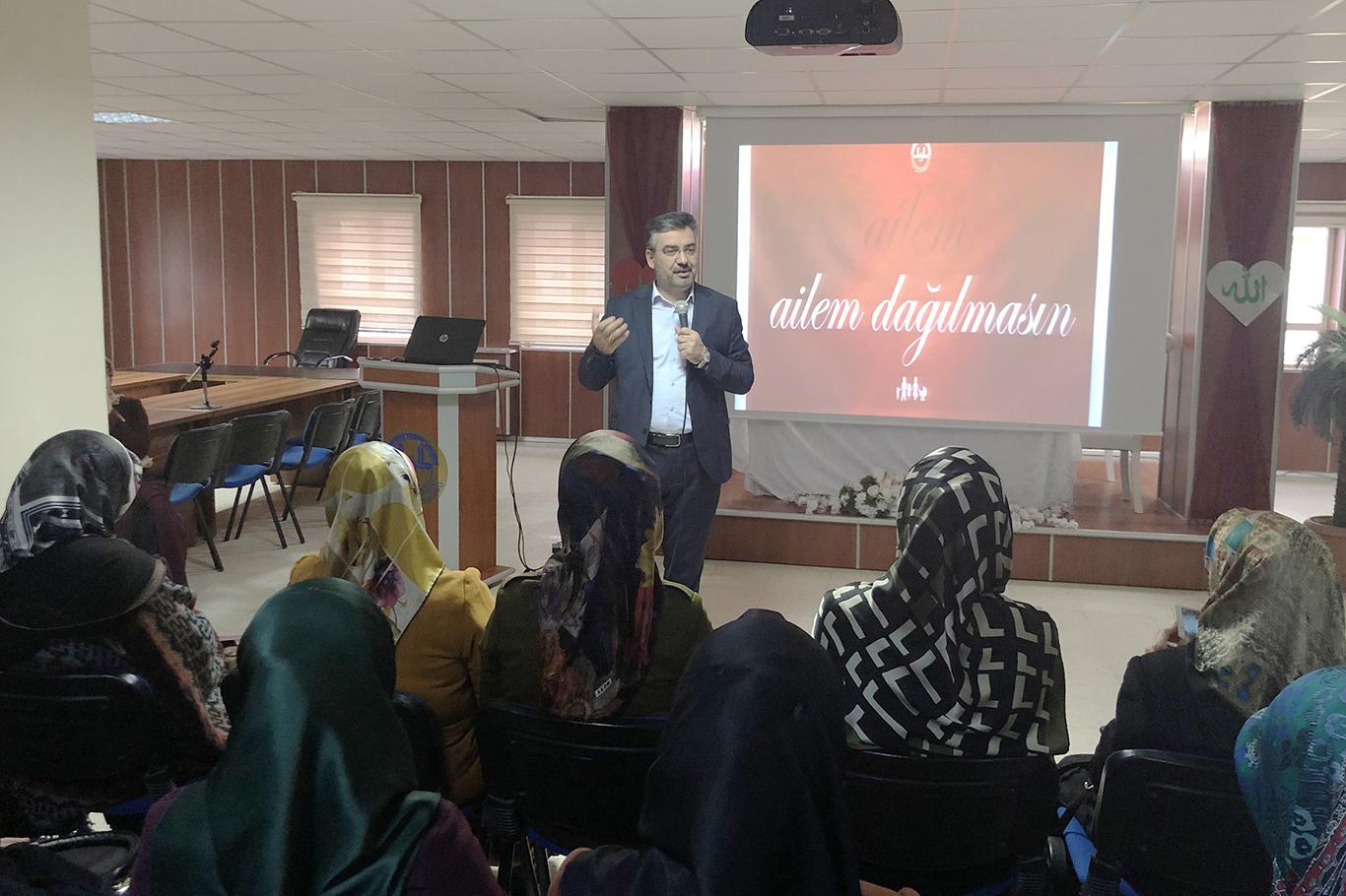 "Mutlu bir yuva hiç problem yaşanmayan bir ev demek değildir" "Mutlu bir yuva hiç problem yaşanmayan bir ev demek değildir"